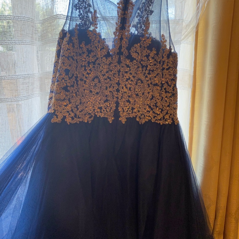 Dress - Picture 6 of 6